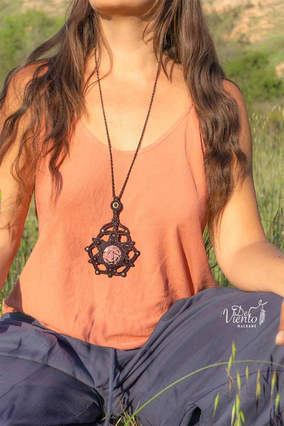 RESERVADO Iris | Collar Mandala de macramé con Rodonita, Granates y Amatista