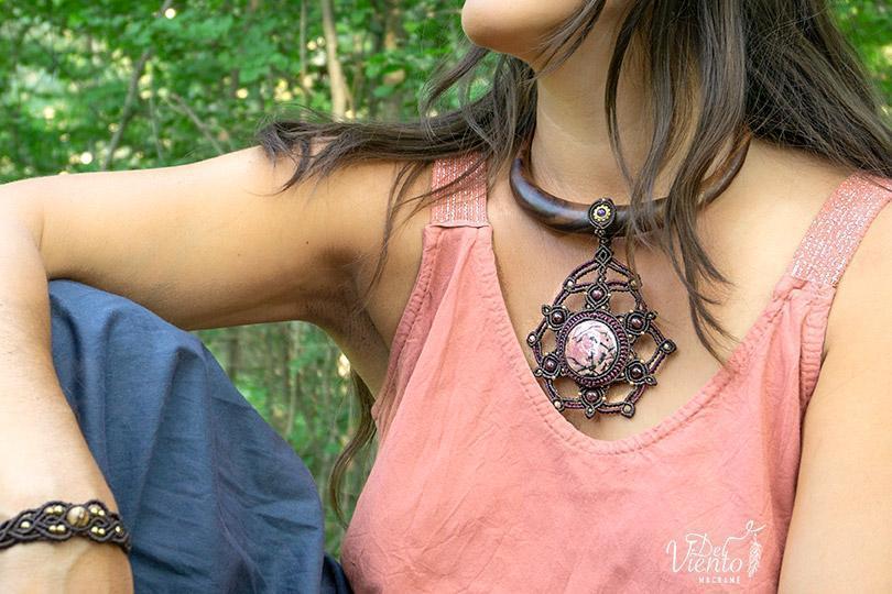 RESERVADO Iris | Collar Mandala de macramé con Rodonita, Granates y Amatista
