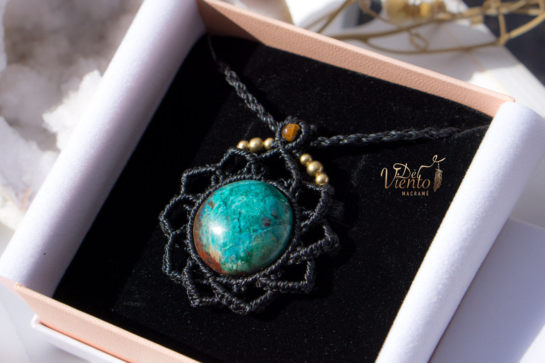 RESERVADO para Nika | Mandala de macramé con Atardecer de Sonora (Crisocola & Cuprita)