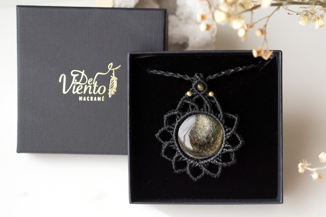 Mandala de macramé SUKHA con Obsidiana Dorada