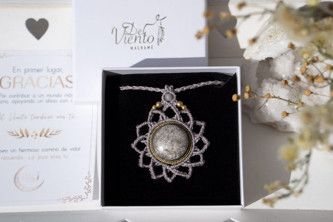 Mandala de macramé SUKHA con Obsidiana Plateada