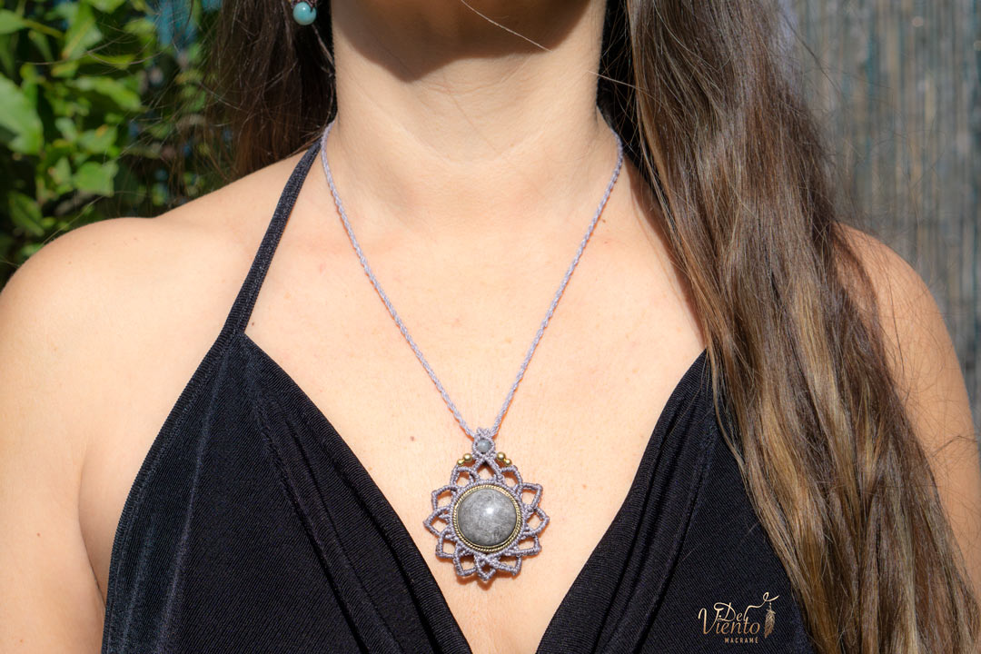 Mandala de macramé SUKHA con Obsidiana Plateada