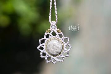 Mandala de macramé SUKHA con Obsidiana Plateada