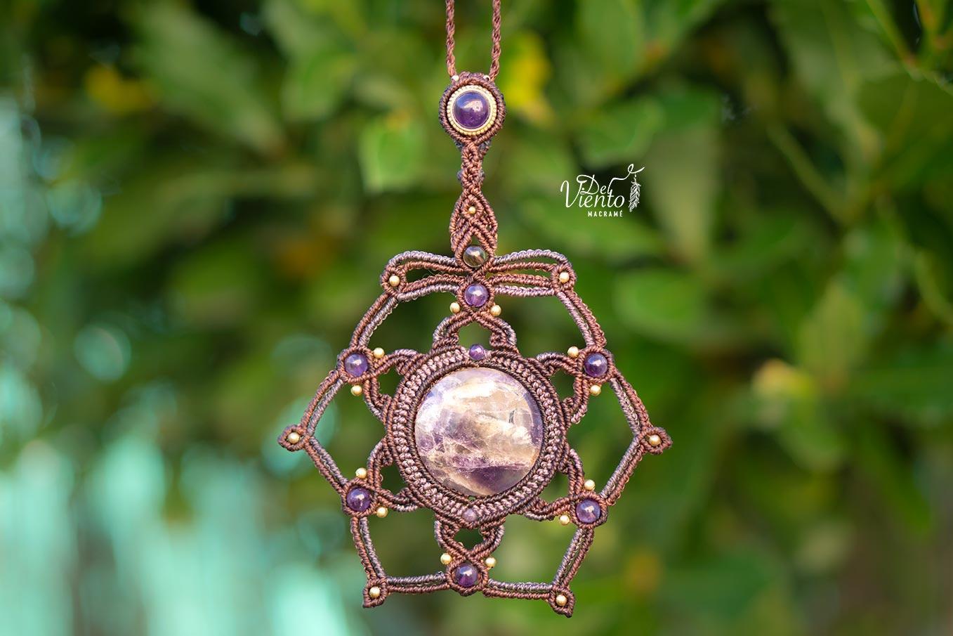 Collar de macrame Mandala con Amatista