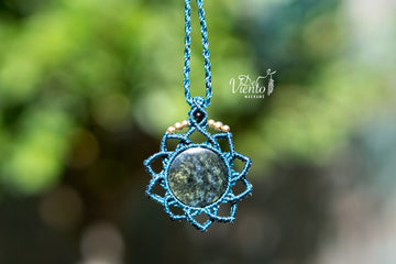 Mandala de macramé SUKHA con Obsidiana Manto huichol