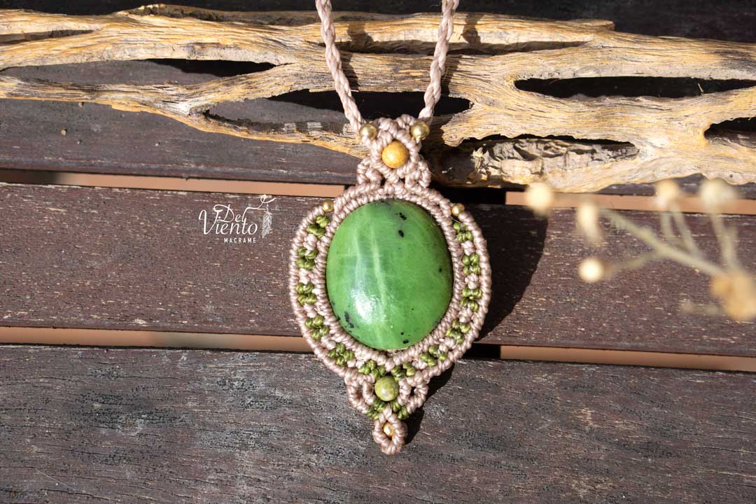 Collar con Jade nefrita