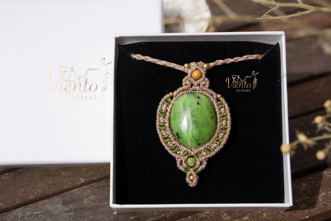 Collar con Jade nefrita