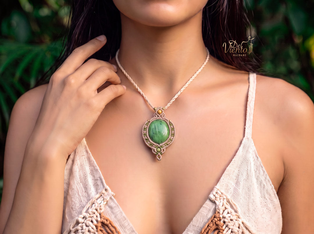 Collar con Jade nefrita