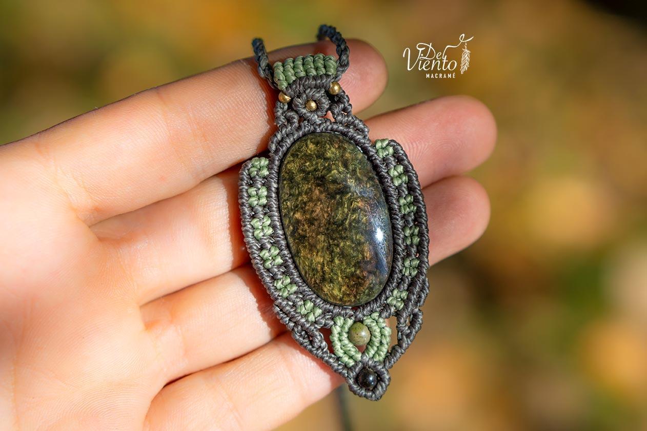 "Reservado para Carmen" Collar de macrame con Obsidiana Manto Huichol
