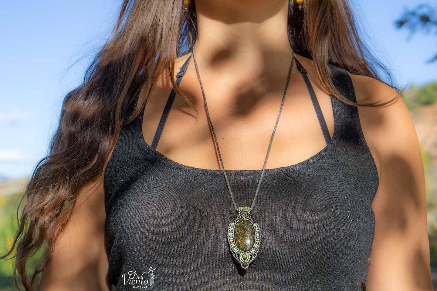 "Reservado para Carmen" Collar de macrame con Obsidiana Manto Huichol