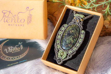 "Reservado para Carmen" Collar de macrame con Obsidiana Manto Huichol