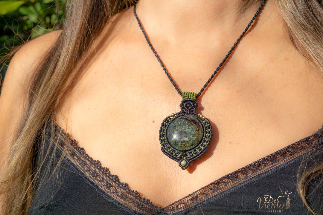 Collar con Obsidiana Manto huichol