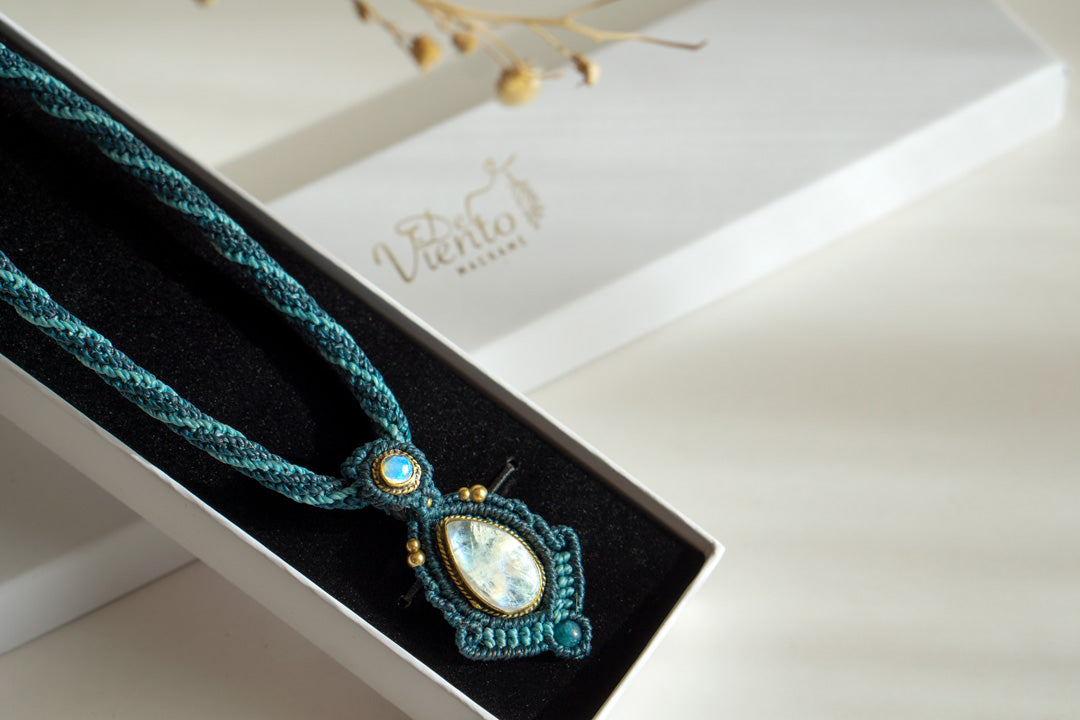Collar ITAKA con Ópalo y Piedra Luna