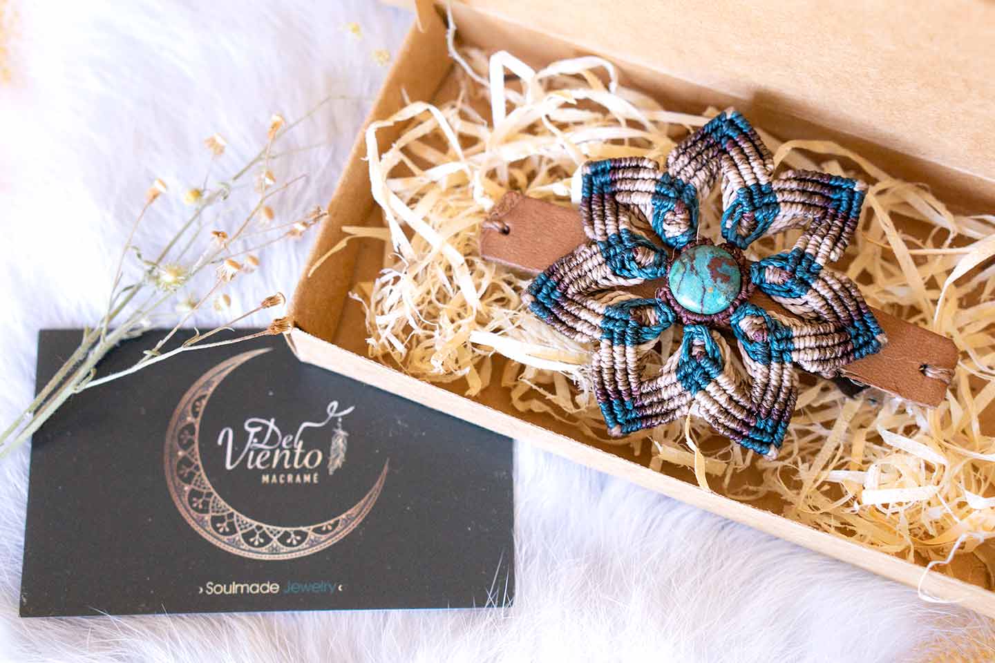 Pasador Mandala de macramé con Sonora Sunrise o Sunset (Crisocola & Cuprita)