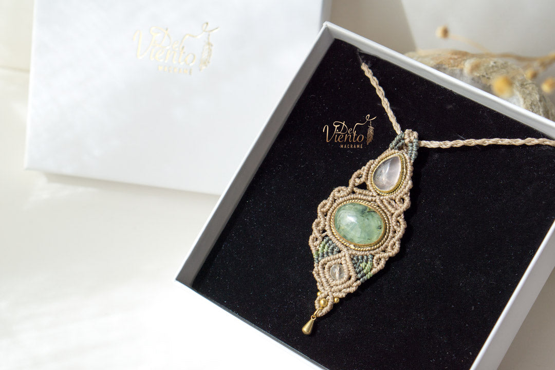 Colgante HYPATIA con Prehnita y Cuarzo Rosa