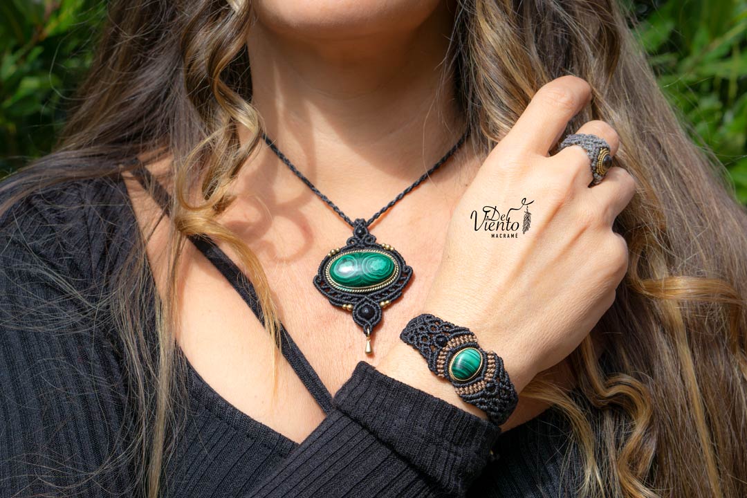 Pulsera ABRIL con Malaquita