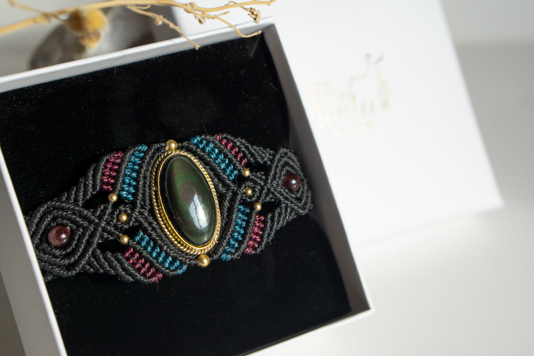 Pulsera de macramé con Obsidiana Arcoiris