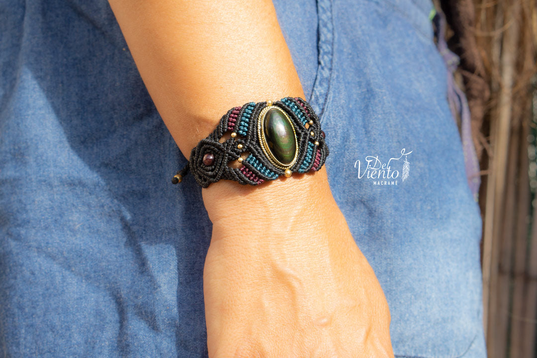 Pulsera de macramé con Obsidiana Arcoiris