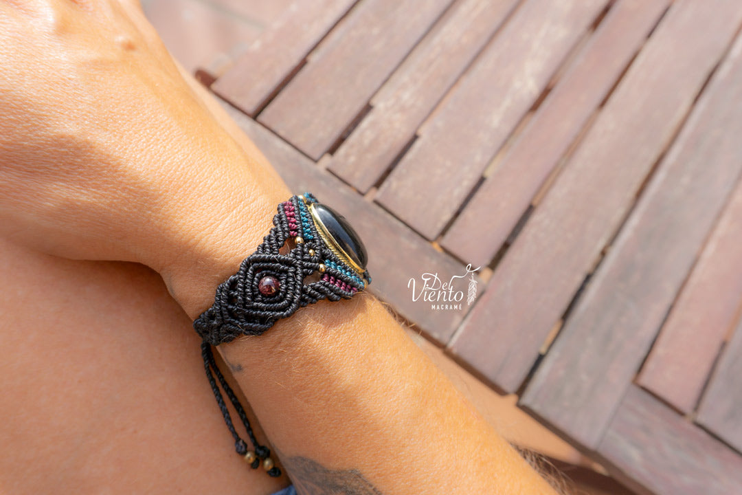 Pulsera de macramé con Obsidiana Arcoiris