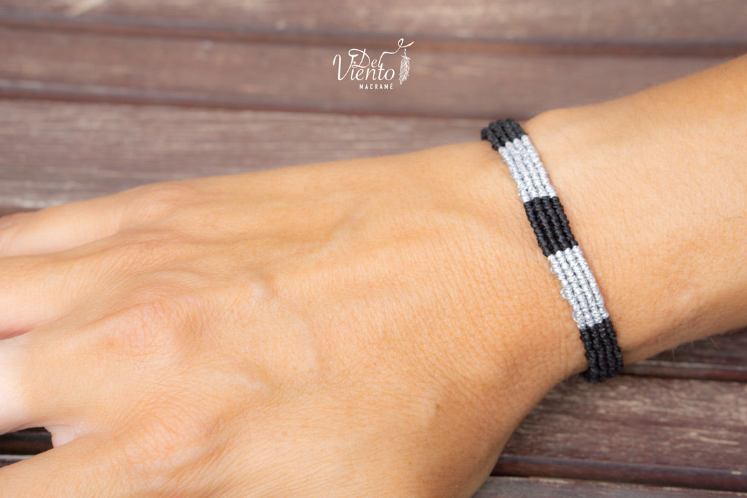Pulseras de macrame elegante Negra y dorada o plateada