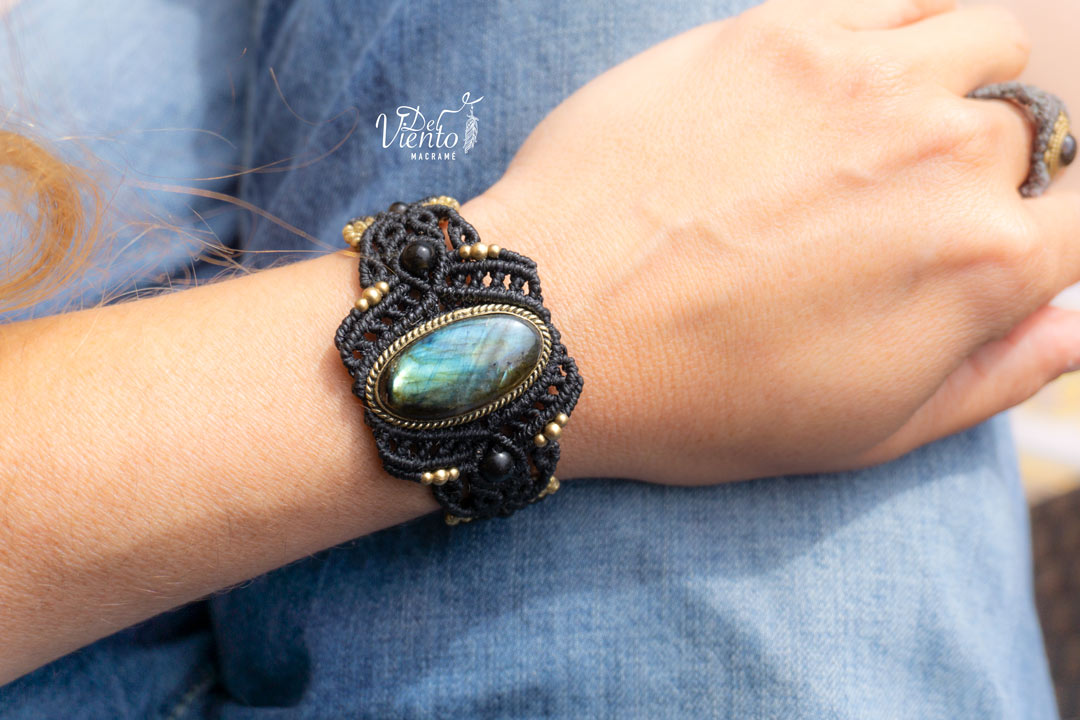 Pulsera de macramé con Labradorita