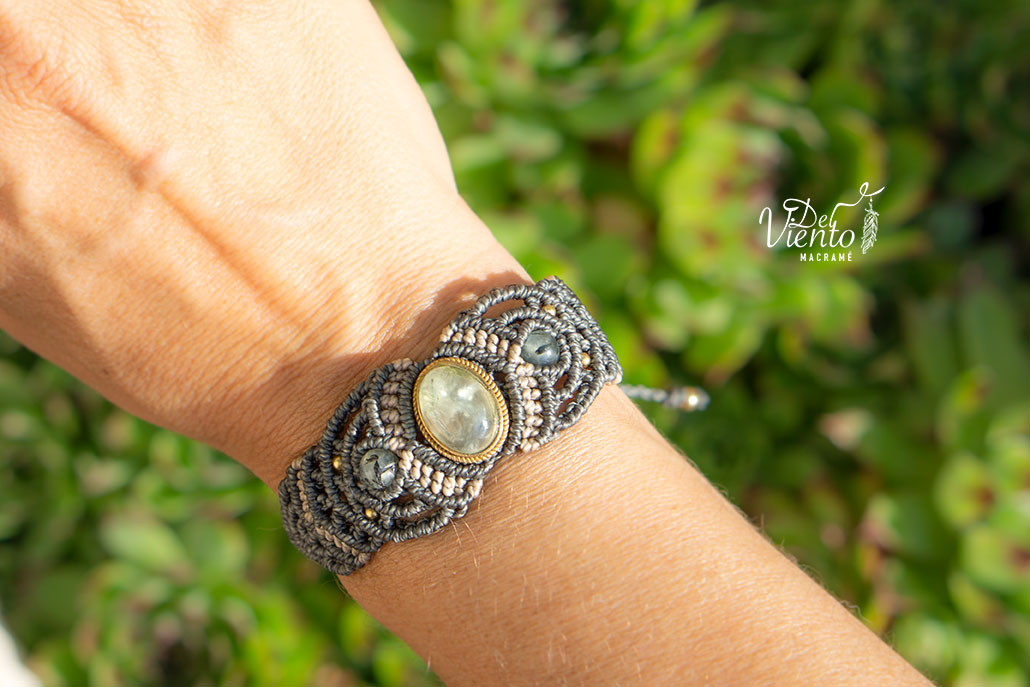 Pulsera con Prehnita y Turmalina