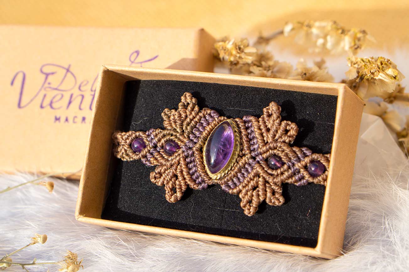 Pulsera de macramé con Amatista