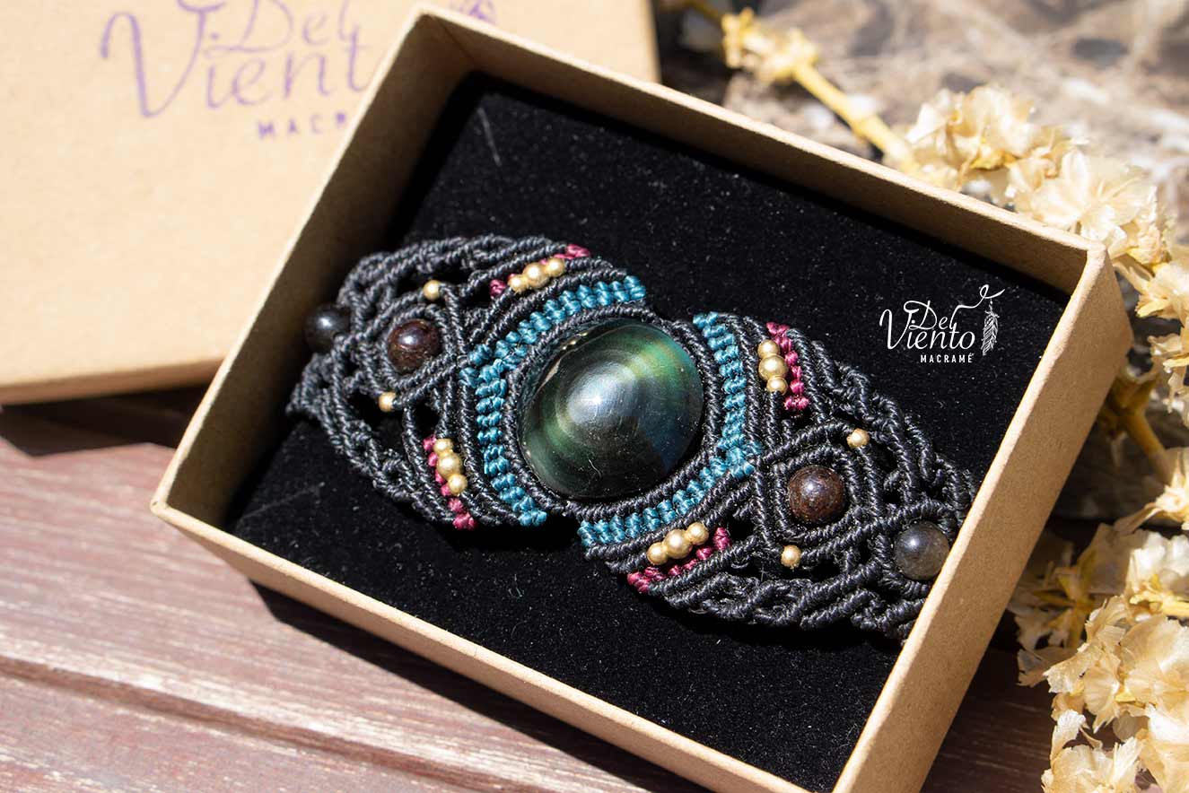"Reservada para Adri" Pulsera de macramé con Obsidiana Arcoiris