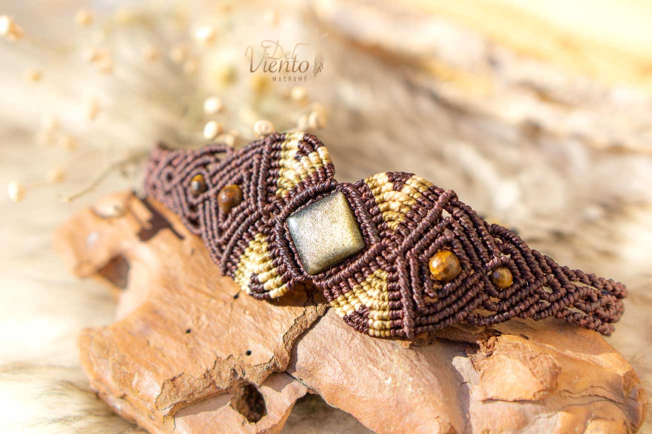 Pulsera de macramé marrón con Obsidiana dorada