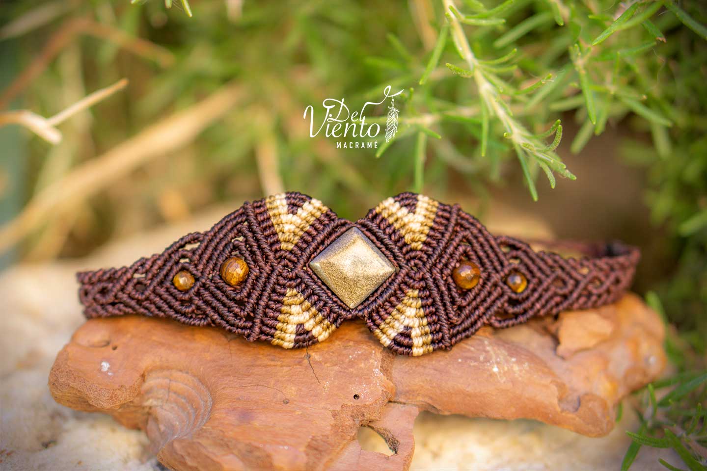 Pulsera de macramé marrón con Obsidiana dorada