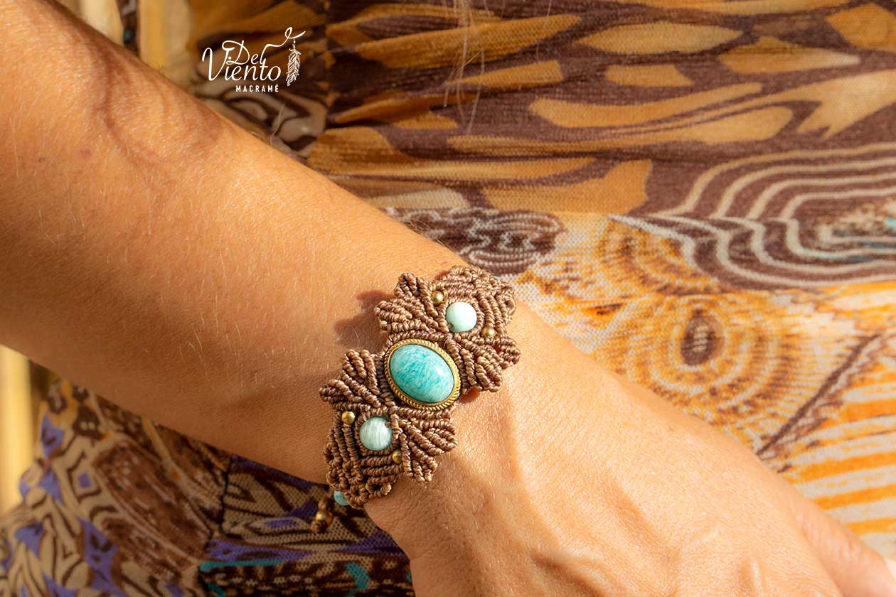 "Reserva Especial Laura Madrueño SUPERVIVIENTES 24" Pulsera de macrame con Amazonita