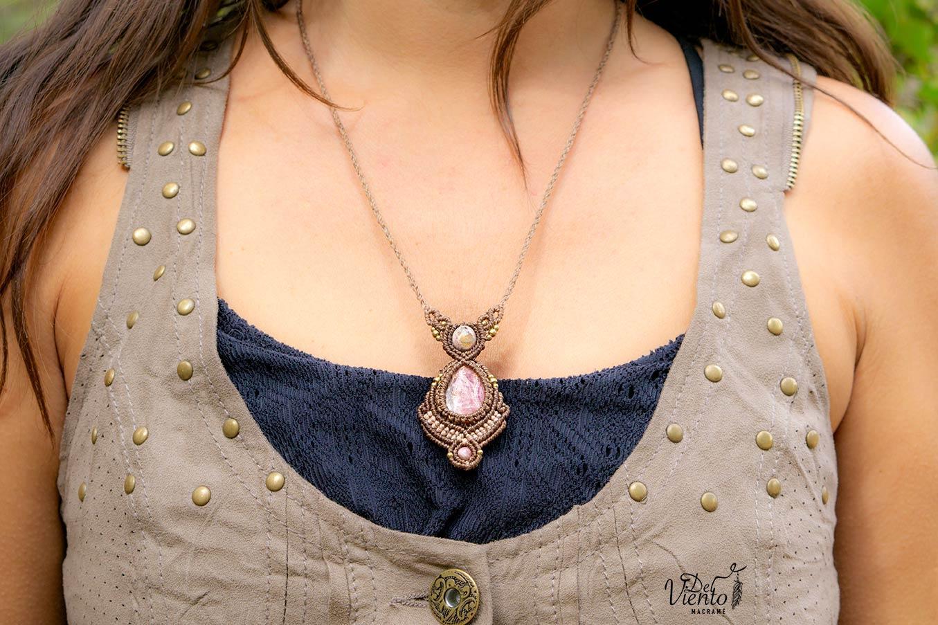 "De Mariona" Collar de macrame con Ópalo de Fuego y Rodocrosita