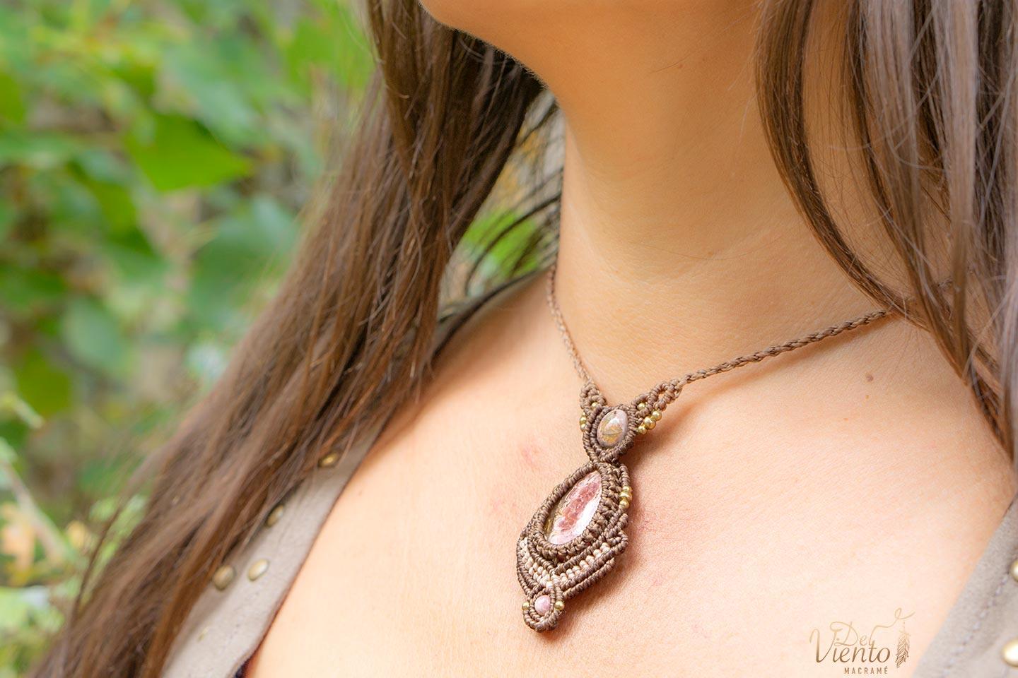 "De Mariona" Collar de macrame con Ópalo de Fuego y Rodocrosita