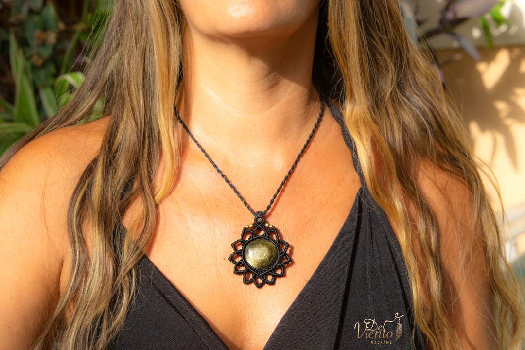Mandala de macramé SUKHA con Obsidiana Dorada