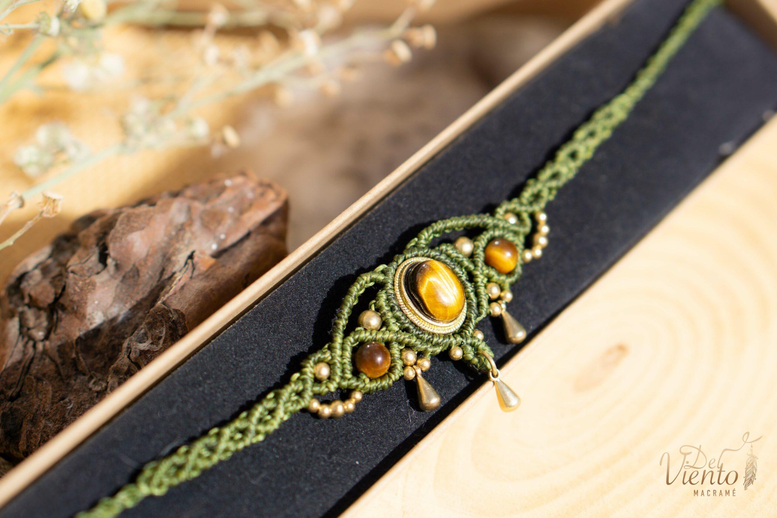 (Reservado Elleen) Tiara de macrame y pendientes con Ojo de Tigre