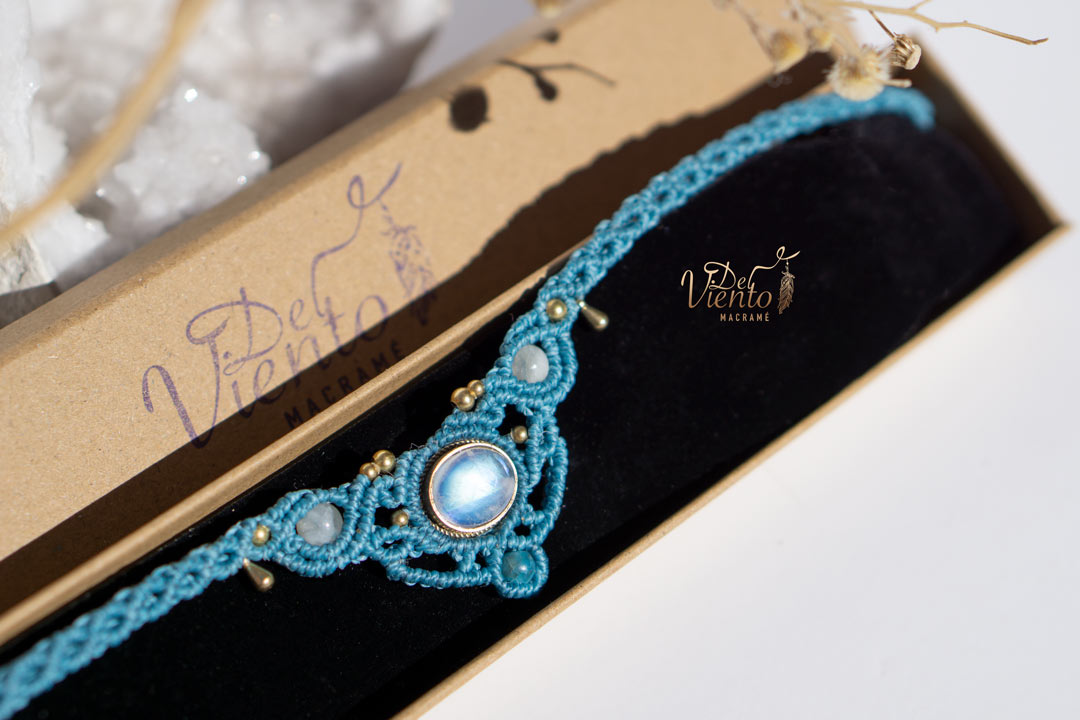 Collar Tiara de macrame con Piedra Luna