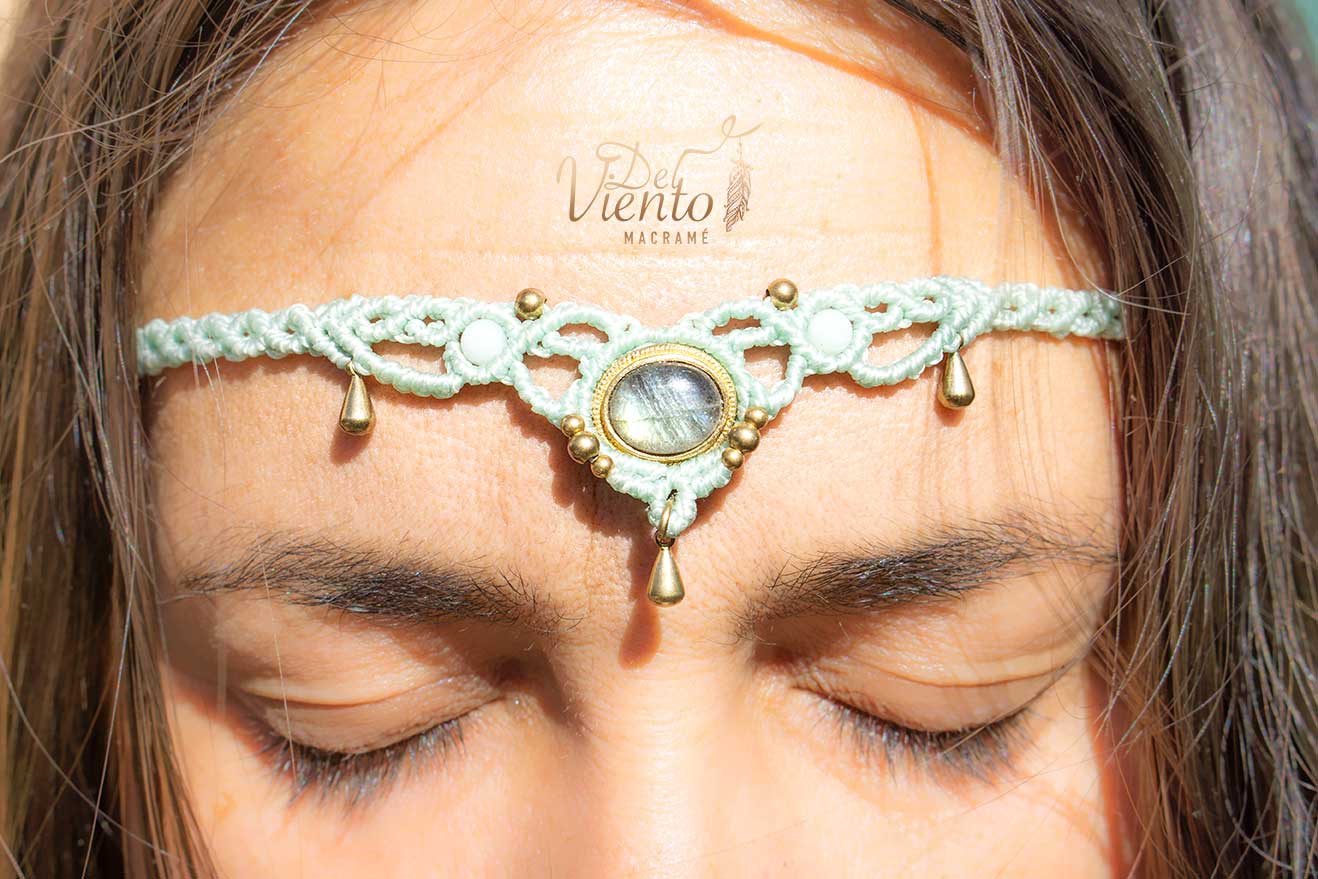 Cinturón Lunar, Collar y Tiara de macrame con Labradorita en verde mint