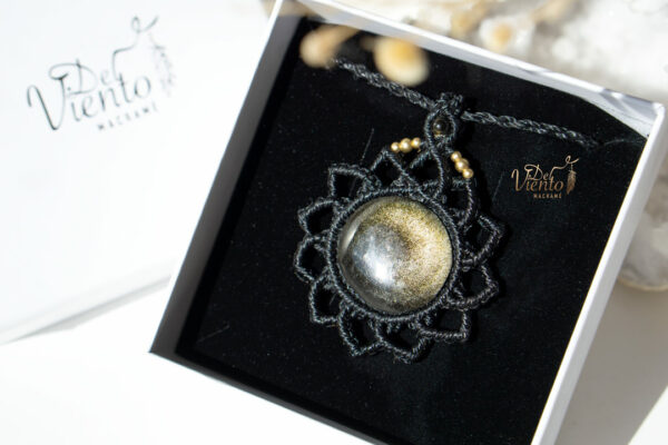 Mandala de macramé SUKHA con Obsidiana Dorada - Imagen 2
